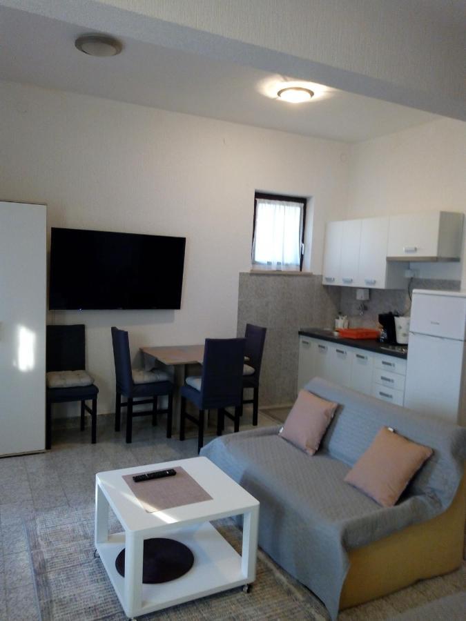 Apartment Alma *